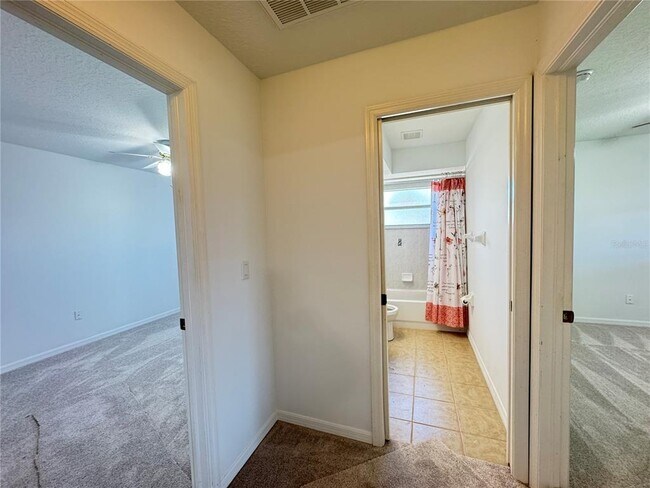 Building Photo - 21606 Rosewood Ct