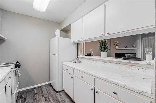 Building Photo - 300 W Wintergreen Rd