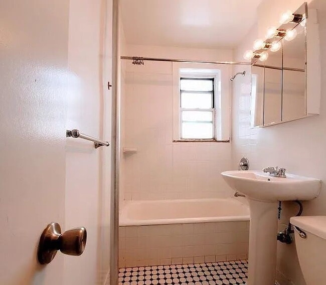 Building Photo - "Charming 1-Bed Oasis in the Heart of Woodside, NY!"