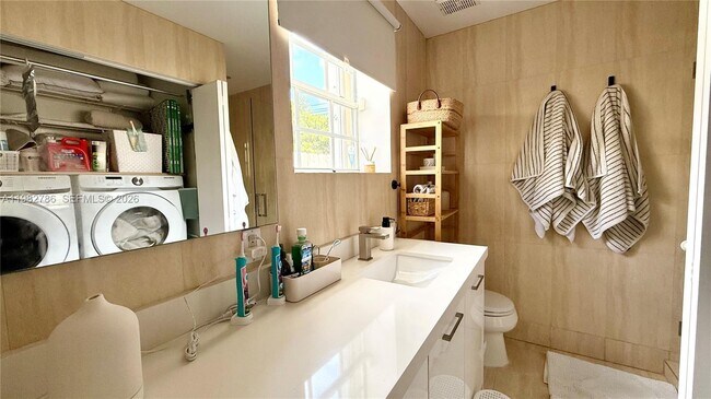 Building Photo - 5785 SW 54th Terrace