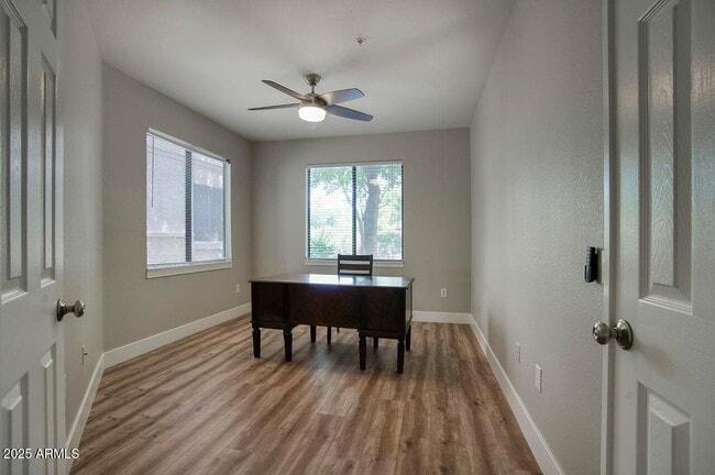 Building Photo - 15252 N 100th St