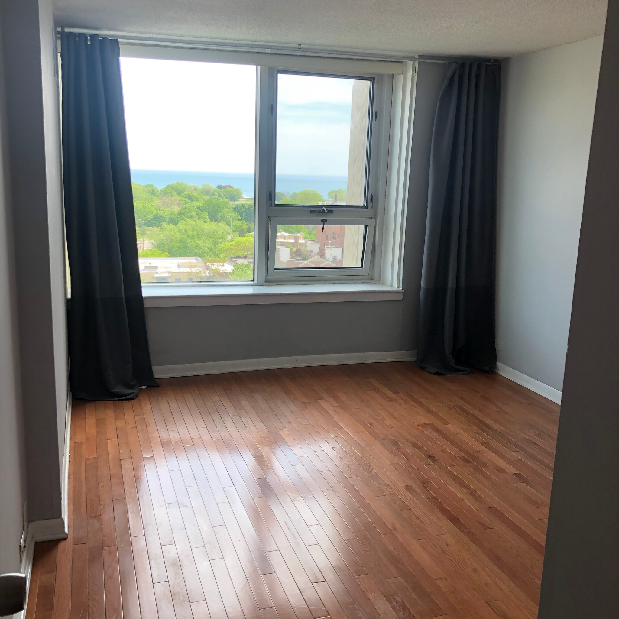 Spacious Bedroom - 2728 N Hampden Ct