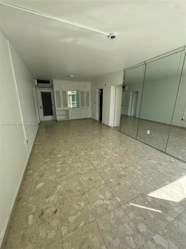 Building Photo - 10281 E Bay Harbor Dr