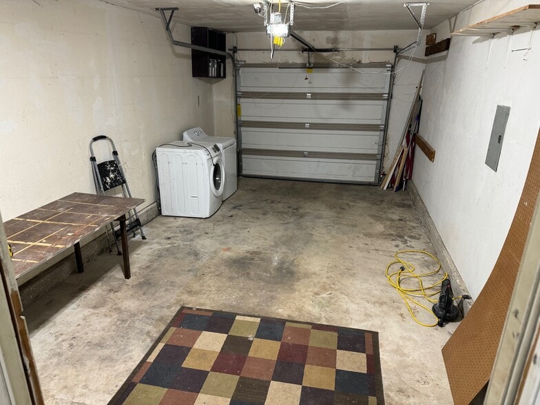 Building Photo - 409 W Matthew