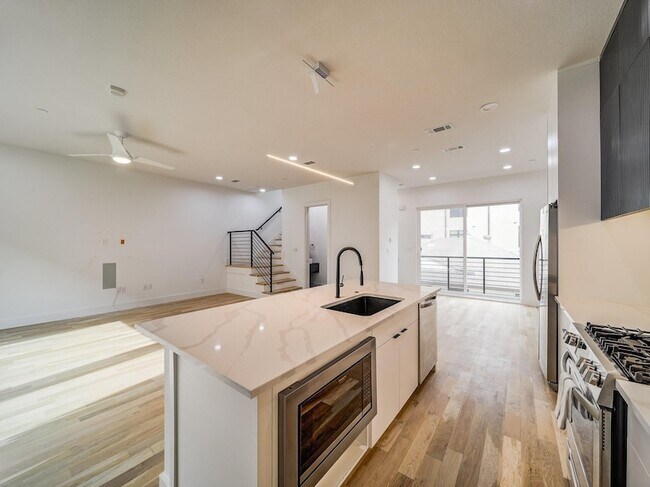 Building Photo - 2916 Hawthorne Ave