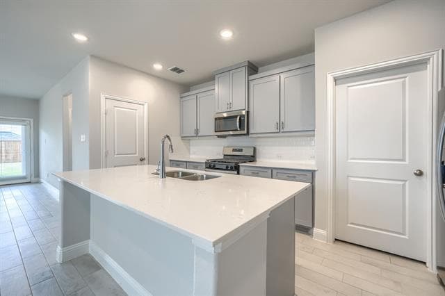 Building Photo - 724 Portina Dr