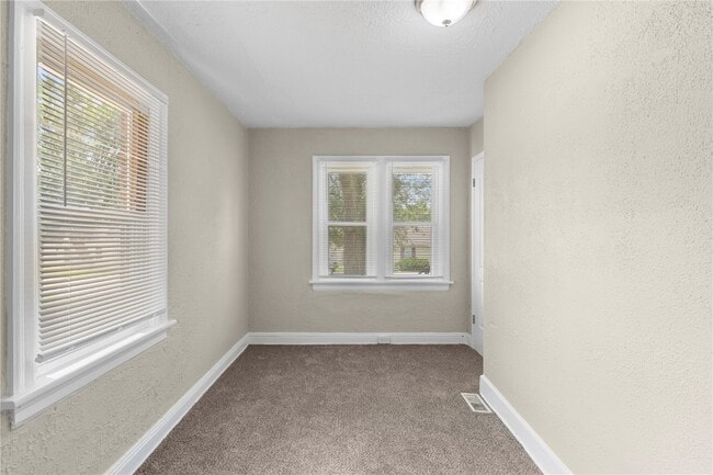 Building Photo - 10194 Imperial Dr