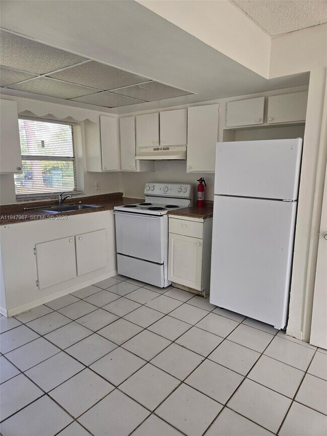 Building Photo - 6604 Miramar Ave