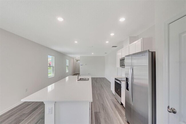 Building Photo - 5879 Galloping Dr