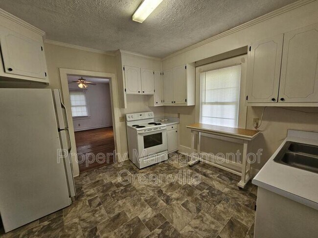Building Photo - 411 Tanner Rd
