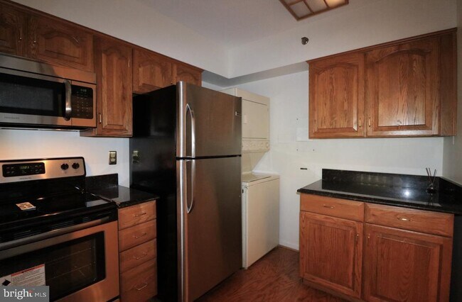 Building Photo - 1805 Crystal Dr