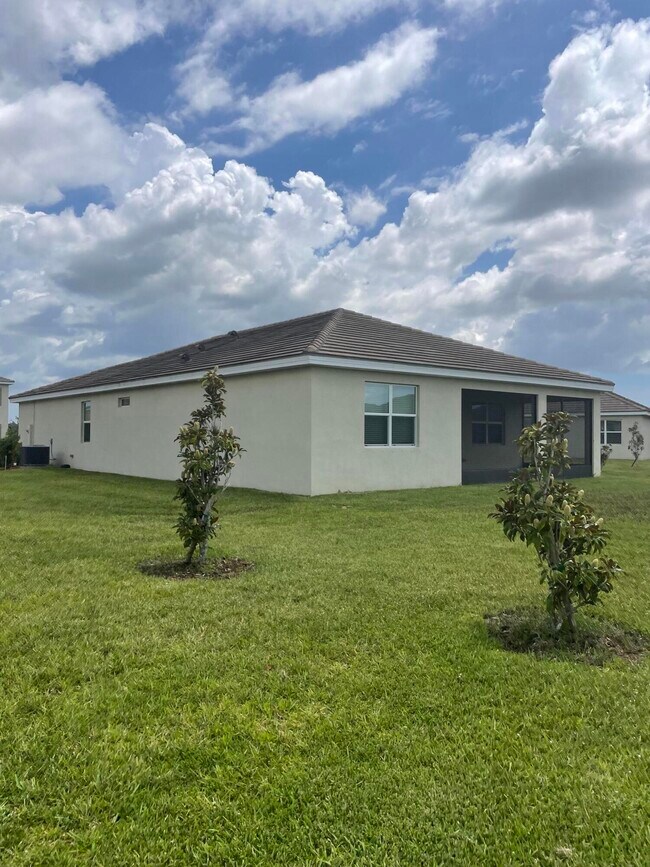 Building Photo - 12432 Arabella Dr
