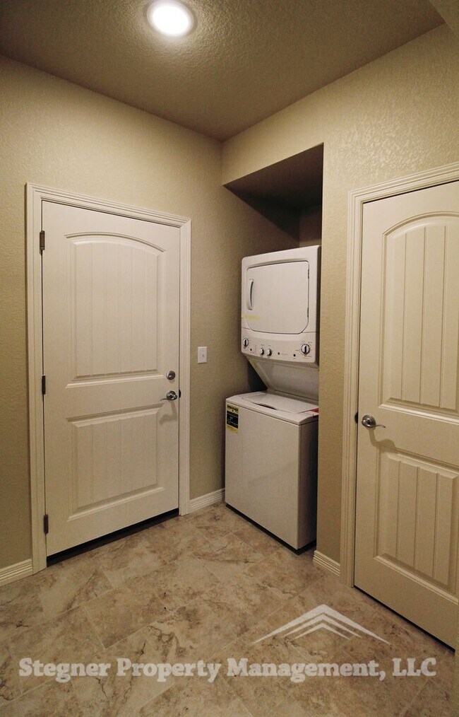 Building Photo - Great Townhome in Southeast Fort  Collins