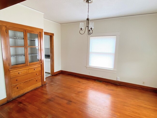 Building Photo - 2 bed, 2 bath home