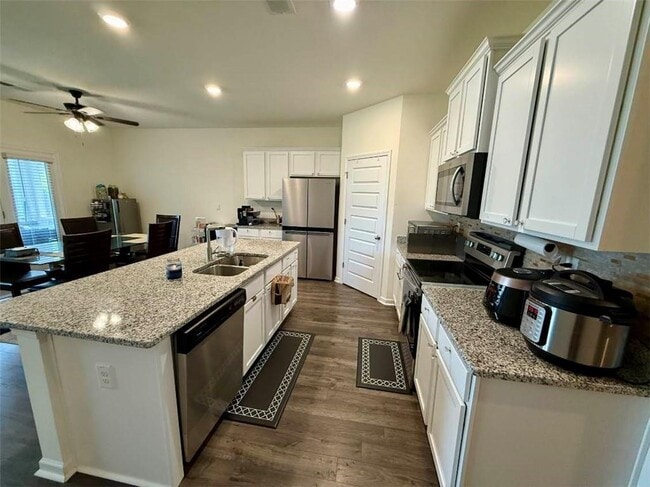 Building Photo - 2015 Waycross Ln