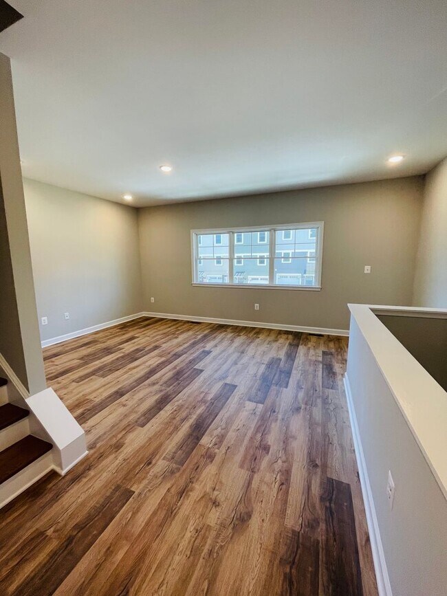 Building Photo - Brand New END UNIT Townhouse in Congers Creek