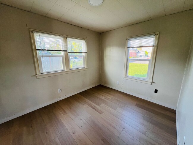 Building Photo - Cute 2 bedroom, 1 bath in Mount Vernon clo...