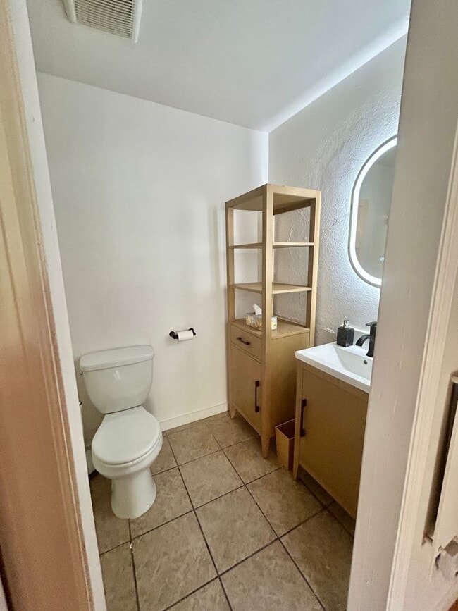 Building Photo - Available Now! Spacious 2BD/2BA Condo in Prime Del Cerro Location near SDSU!