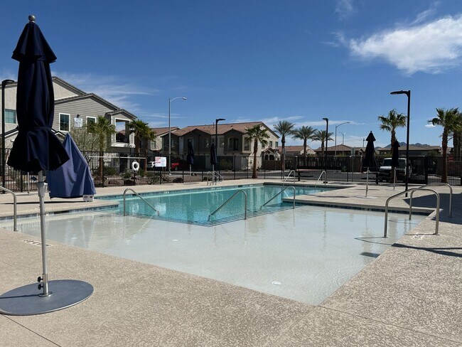 Building Photo - 3 Bedroom 2.5 Bathroom Townhome - Pet Friendly.