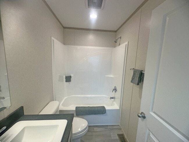 Building Photo - 14876 Washington Rd