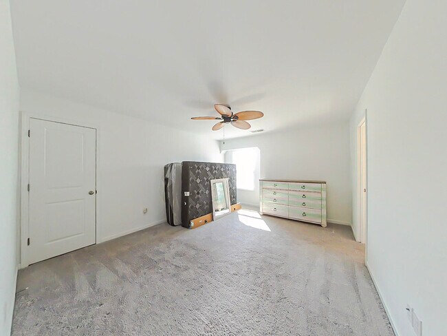 Building Photo - 2305 Sheridan Dr