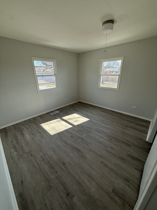 Building Photo - 1645 W Elm St