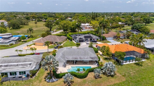 Building Photo - 4902 N Travelers Palm Ln