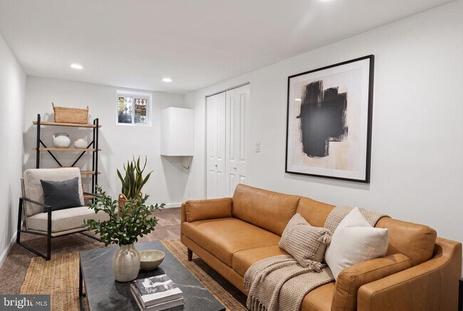 Building Photo - 2238 Oakford St