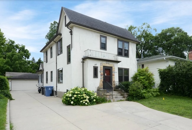 Building Photo - 2 bedroom 1 bath main level with office and porch.