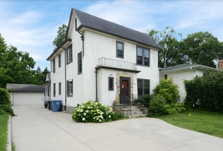 Building Photo - 2 bedroom 1 bath Upper level - VIDEO TOUR