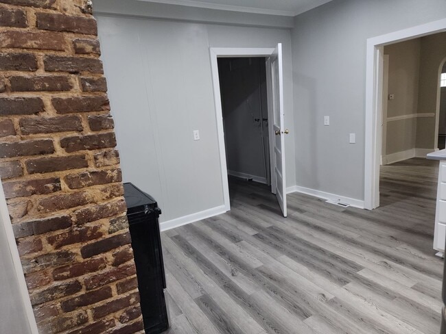 Building Photo - Updated 3 Bedroom 1.5 Bath West Point Beauty!