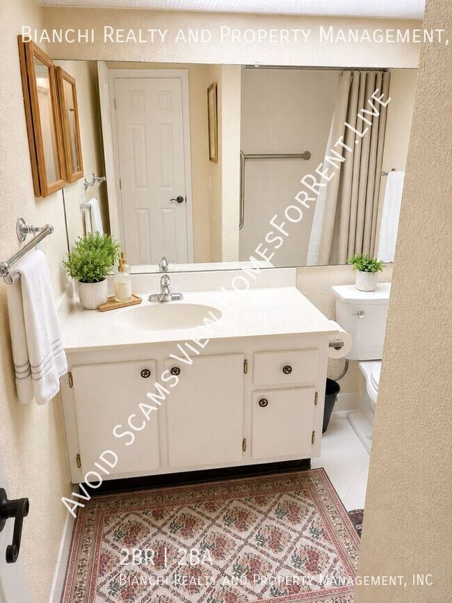 Building Photo - 4575 Cove Cir