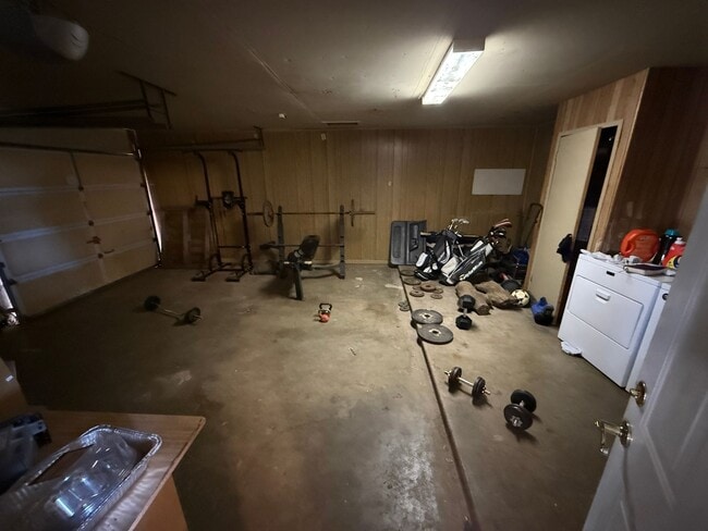 Building Photo - Pre Leasing for fall 2026! 5 bedroom 2 bath by LCU!