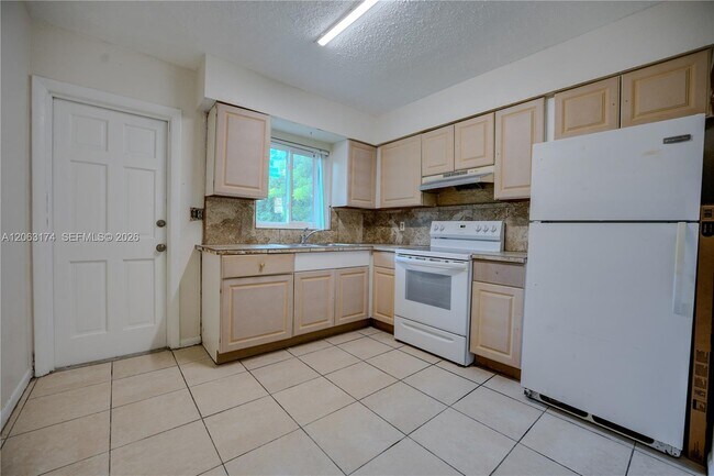 Building Photo - 715 N 58th Ave