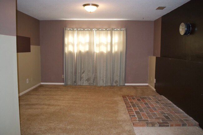 Building Photo - Great 3 Bed 2 Bath House!