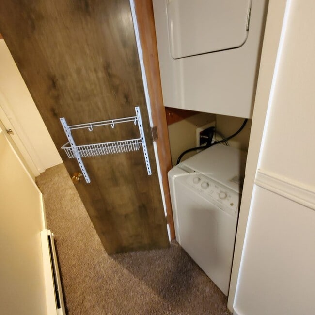 Building Photo - Cozy 2 Bed : 1Bath House Close to Schools