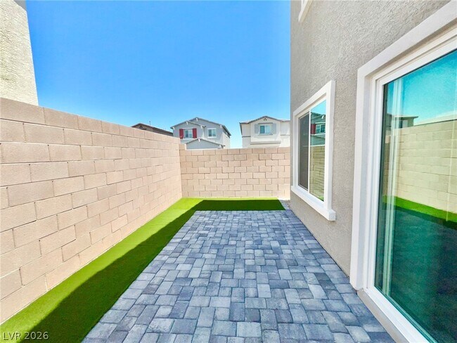 Building Photo - 3254 La Cura Ave
