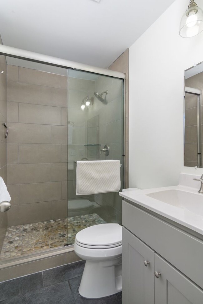 Building Photo - Candler Rental!