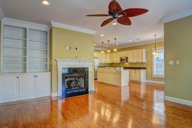 Building Photo - 5013 Gorham Ave