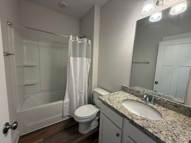 Building Photo - Pensacola - Kaheeley Ridge - 4 bedroom, 3 bathroom - lawn care included