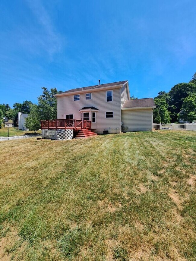 Building Photo - Amazing 4 Bedroom, 4 Bath SFH Corner Lot, ...