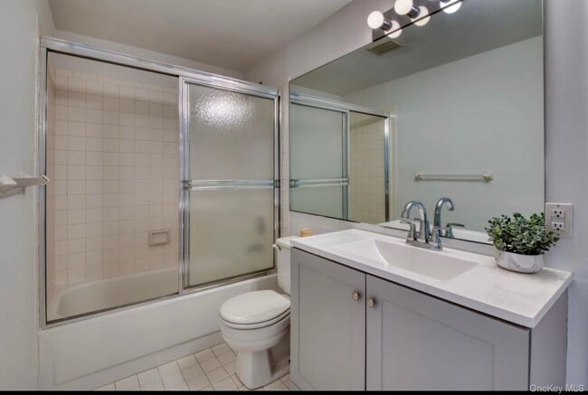 Building Photo - 17 Lyme Ln