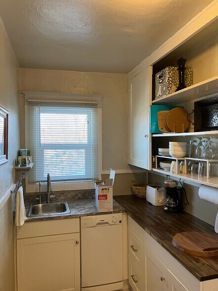 Building Photo - 856 E Carter St