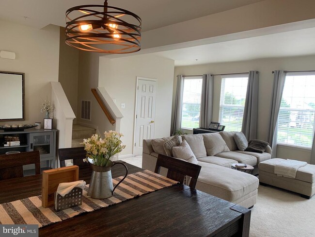 Building Photo - 314 East Wainscot Drive