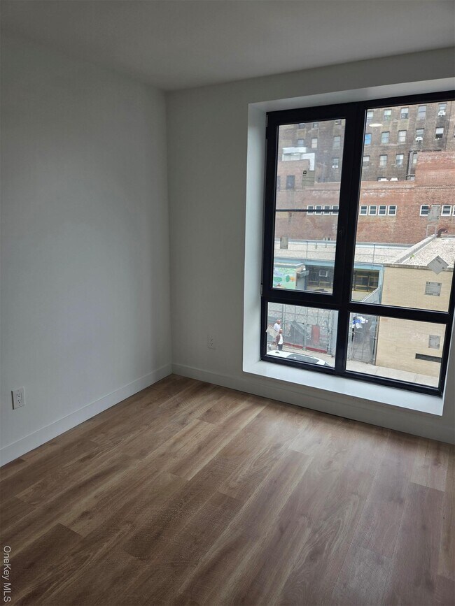 Building Photo - 132 W 134th St