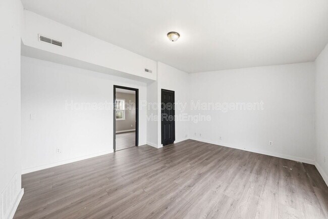 Building Photo - 133 St Thomas Ln