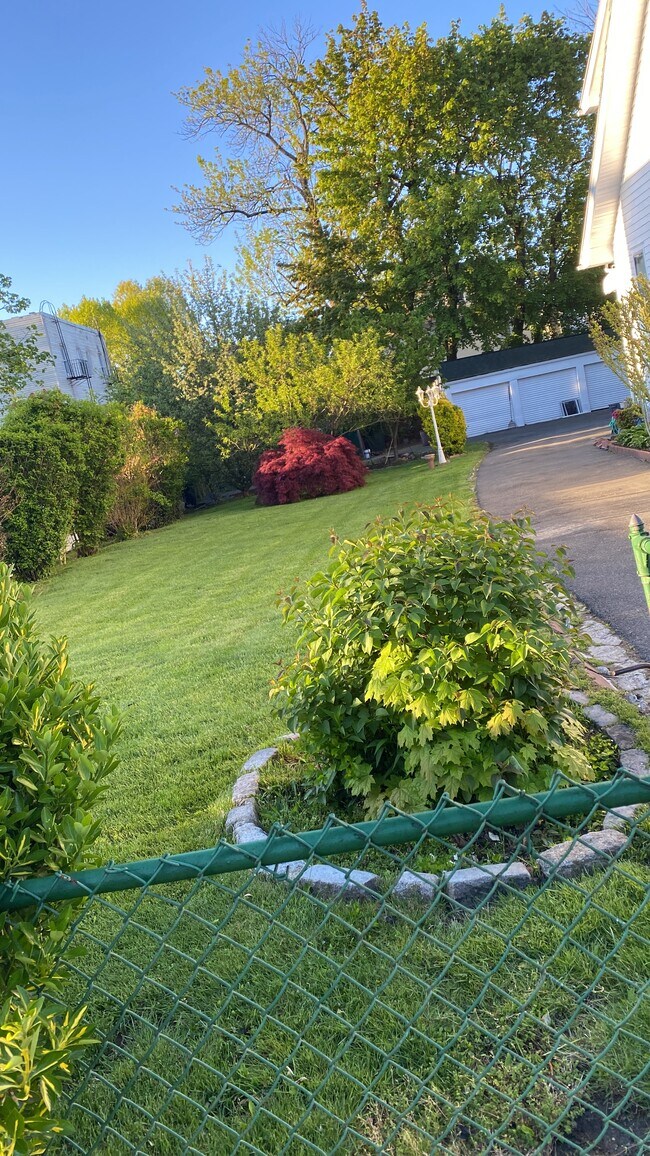 Building Photo - 110 Chauncey Ave