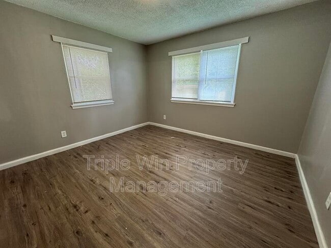 Building Photo - 9609 Winkler Dr