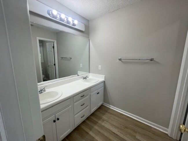 Building Photo - 210 Silk Hope Dr
