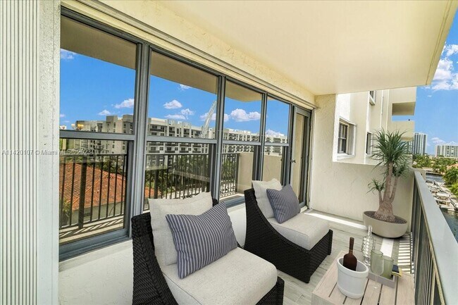 Building Photo - 3200 Port Royale Dr N